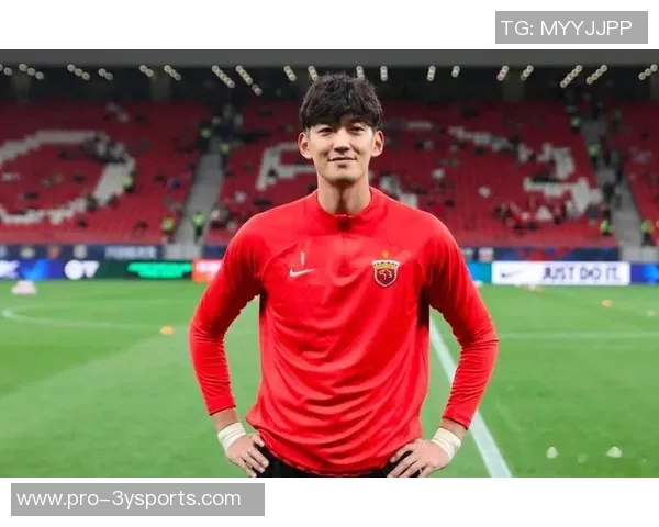 颜骏凌迎来职业生涯新里程碑上海海港门将出战500场赛事纪念夜