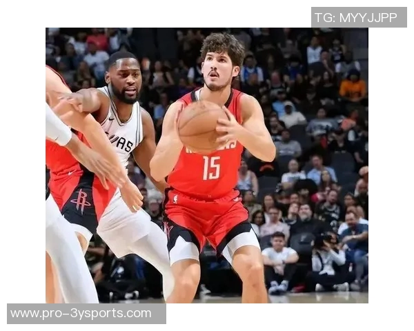 普总亲临观战准状元对决彼得森半场18分AJ贡献17分白人后卫狂砍33分10助攻 普总亲临观战准状元对决彼得森半场18分AJ贡献17分白人后卫狂砍33分10助攻