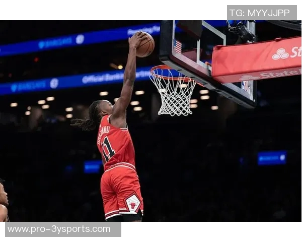 芬奇赞道苏姆在攻防两端表现出色速度极快能有效延误对手进攻